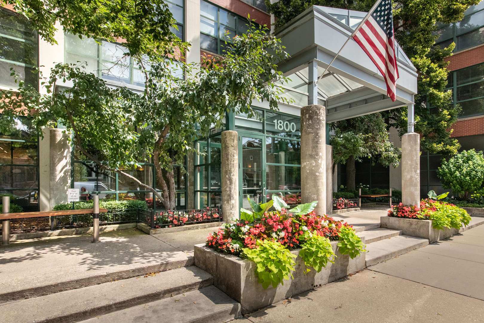 Chicago, IL 60657,1800 W Roscoe ST #525