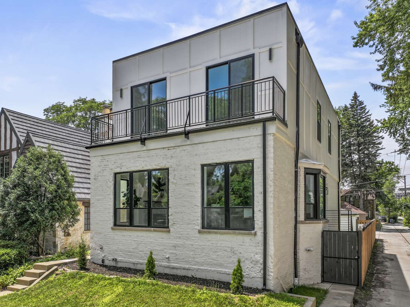 Chicago, IL 60646,5944 N Knox AVE