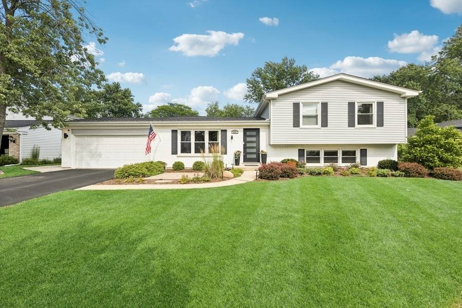 Downers Grove, IL 60515,4031 Roslyn RD