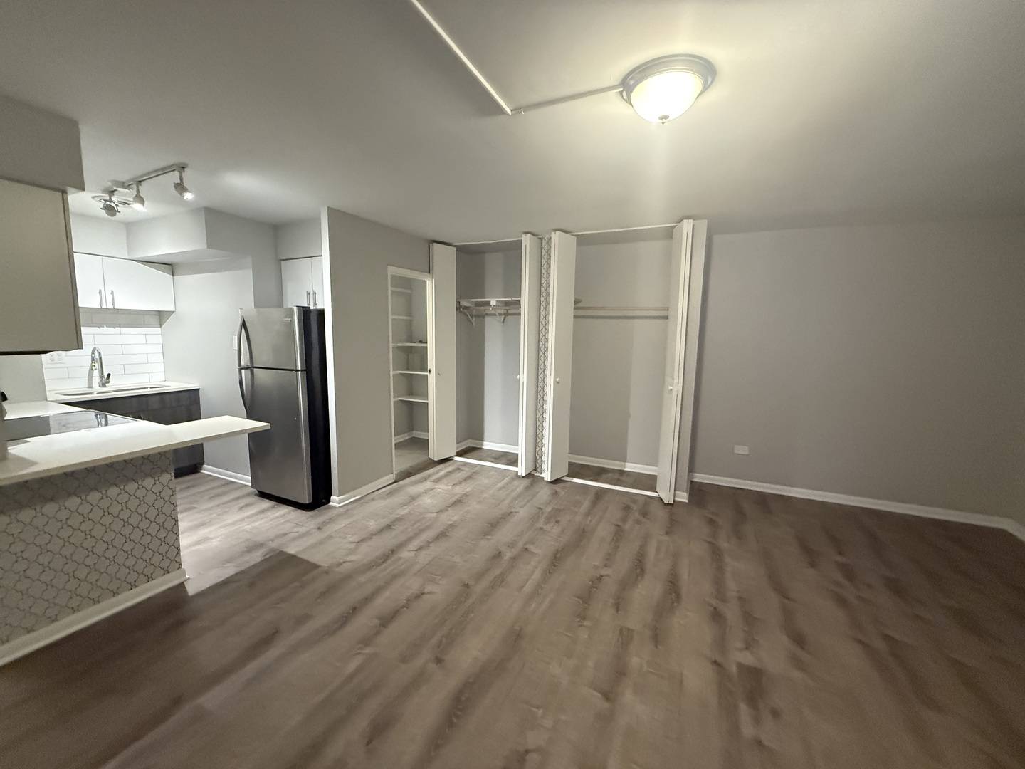 Chicago, IL 60613,744 W GORDON TER #105