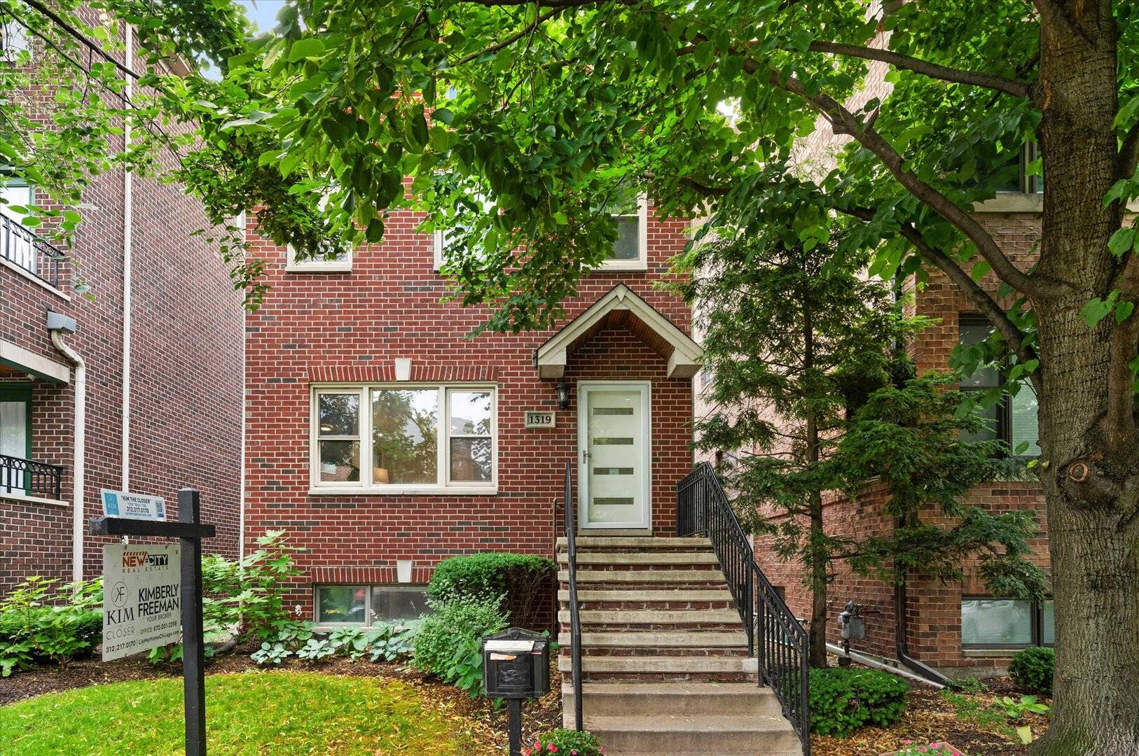 Chicago, IL 60608,1319 W 32nd PL
