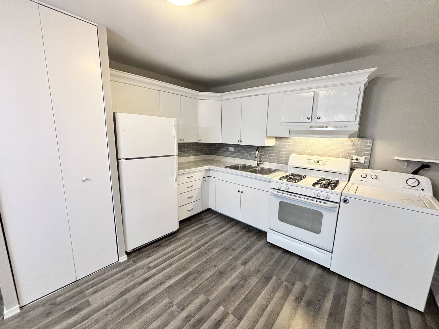 Palatine, IL 60074,1034 E Tulip WAY