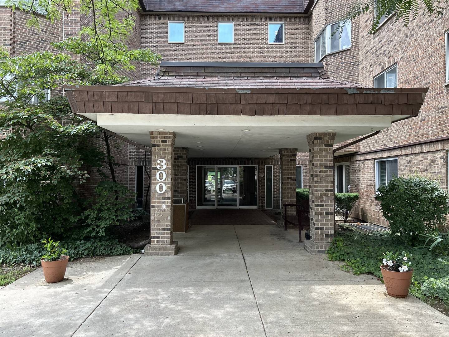 Schaumburg, IL 60193,300 Roselle RD #419