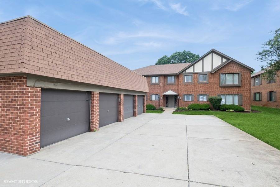 Palos Heights, IL 60463,48 Parliament DR W #132