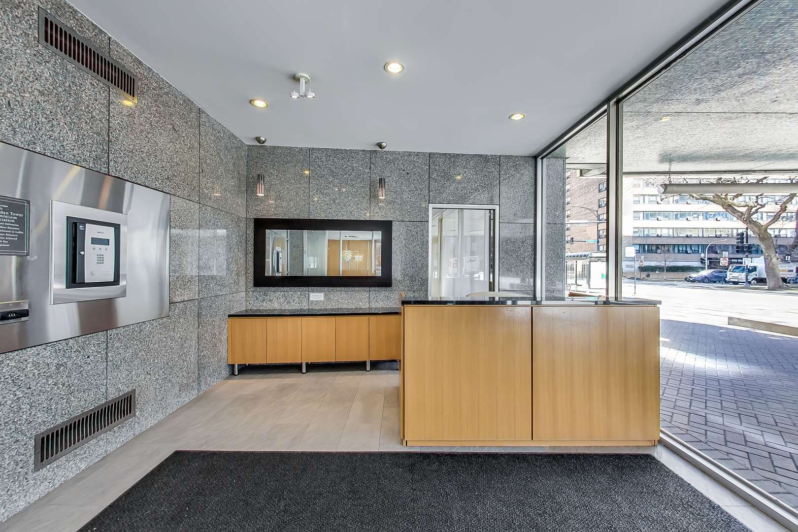 Chicago, IL 60657,2930 N SHERIDAN RD #2111