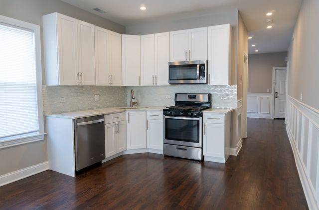 Chicago, IL 60618,2957 N Avers AVE