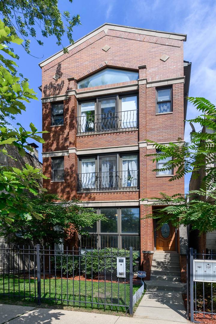 Chicago, IL 60618,3041 N CALIFORNIA AVE #1