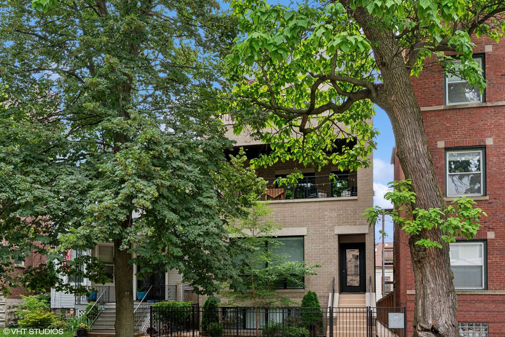 Chicago, IL 60618,2121 W Addison ST #3