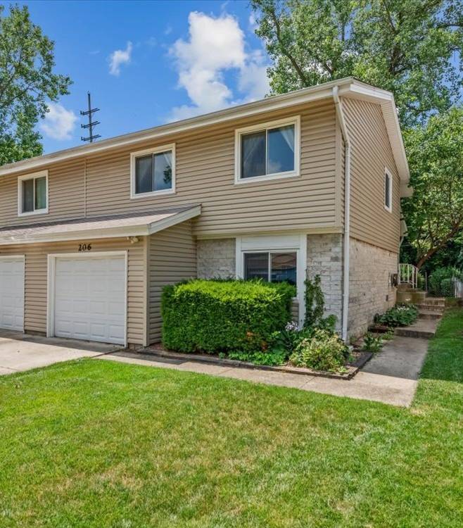 Lombard, IL 60148,206 Troy LN