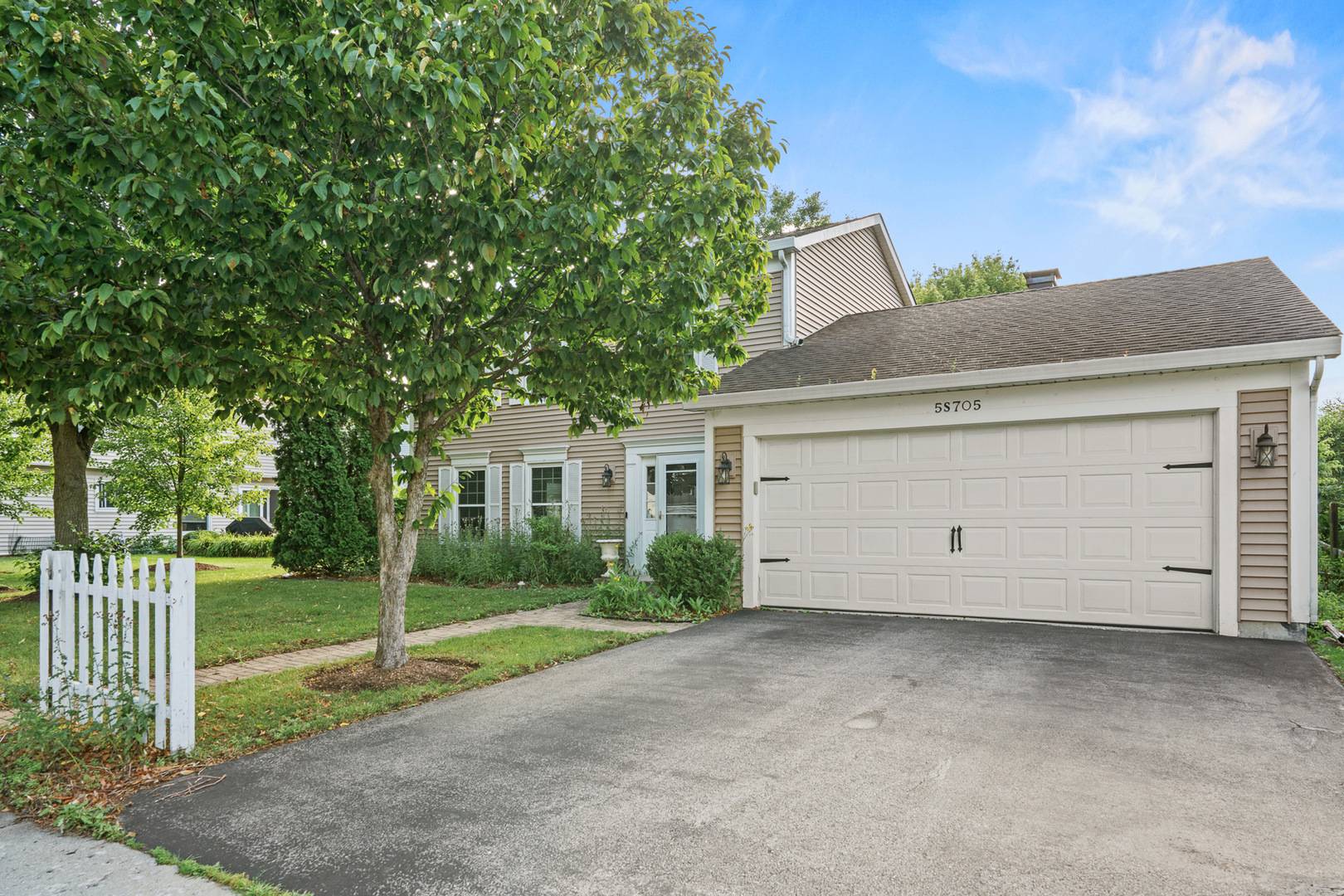 Naperville, IL 60540,5S705 Hummingbird LN