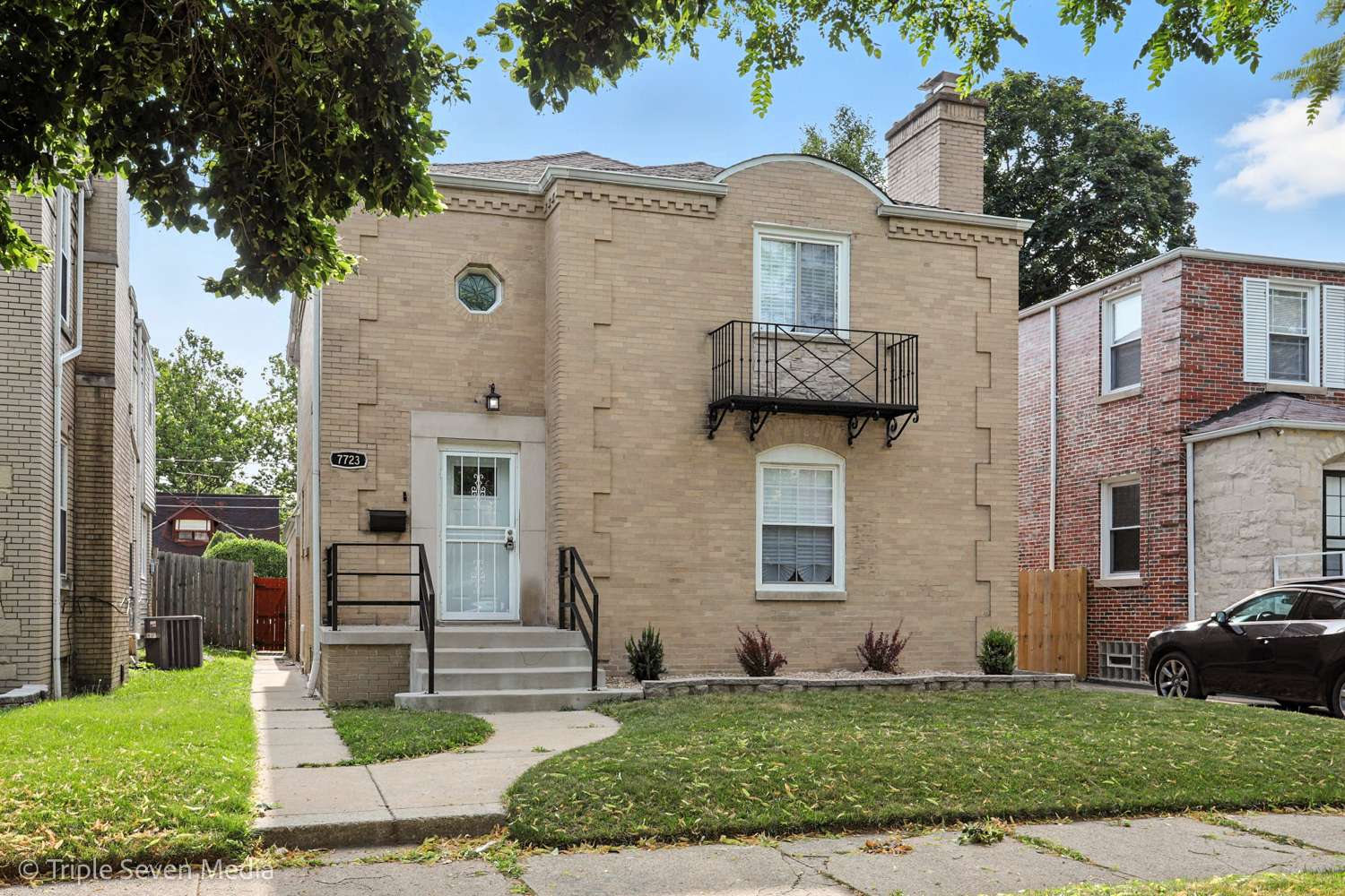 Chicago, IL 60649,7723 S Paxton AVE