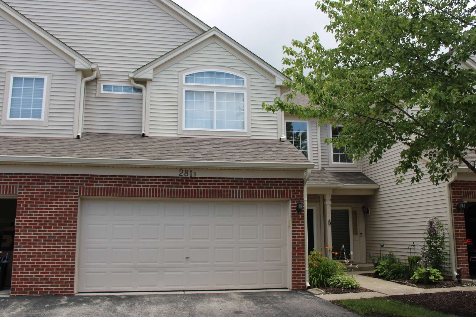 South Elgin, IL 60177,281 Nicole DR #B
