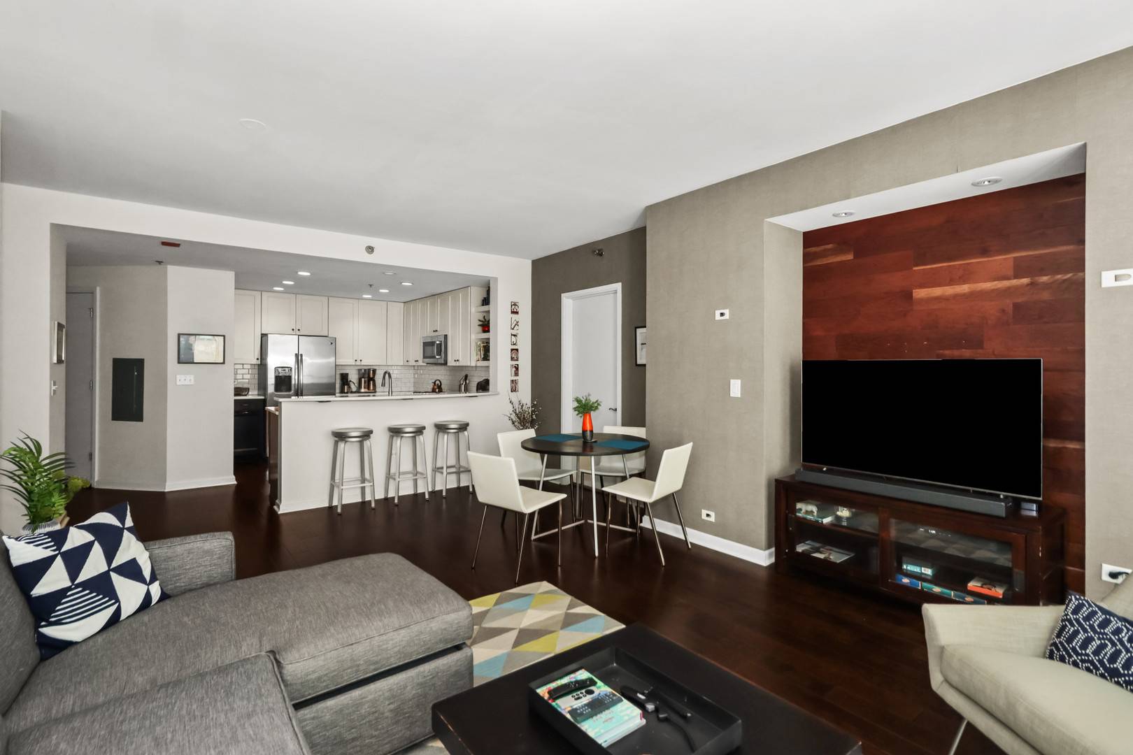 Chicago, IL 60611,160 E Illinois ST #1001