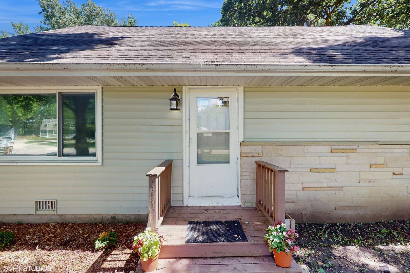 Libertyville, IL 60048,16051 W Des Plaines DR