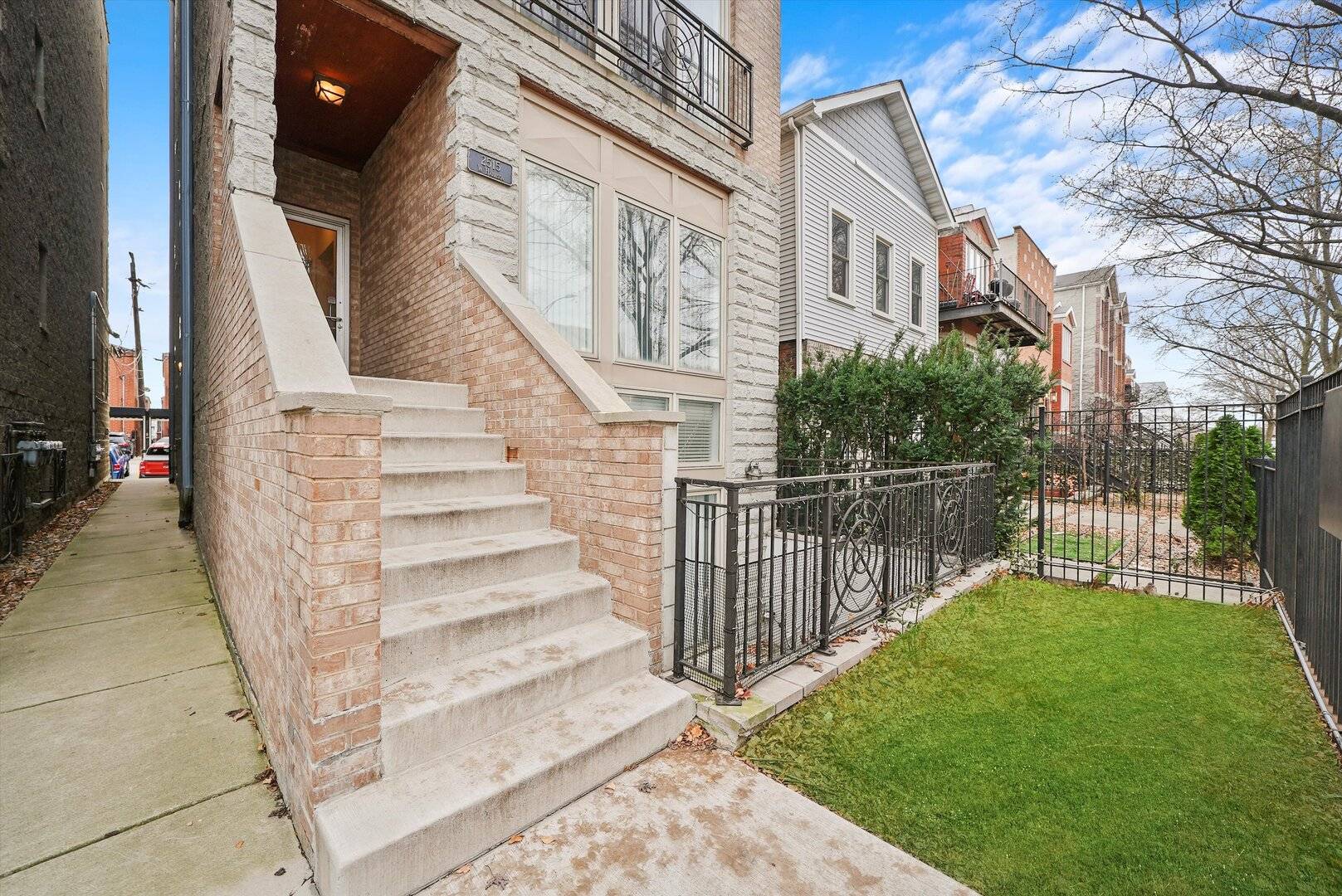 Chicago, IL 60612,2515 W Harrison ST #1