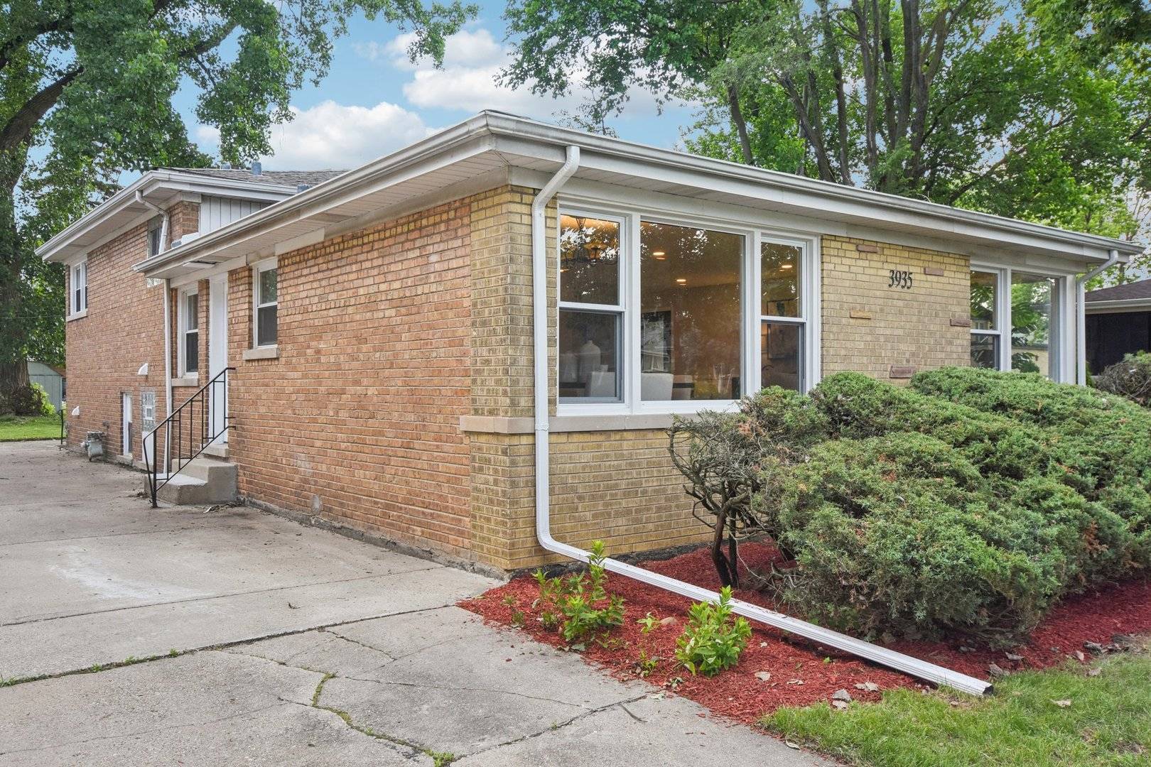 Lincolnwood, IL 60712,3935 W Jarvis AVE