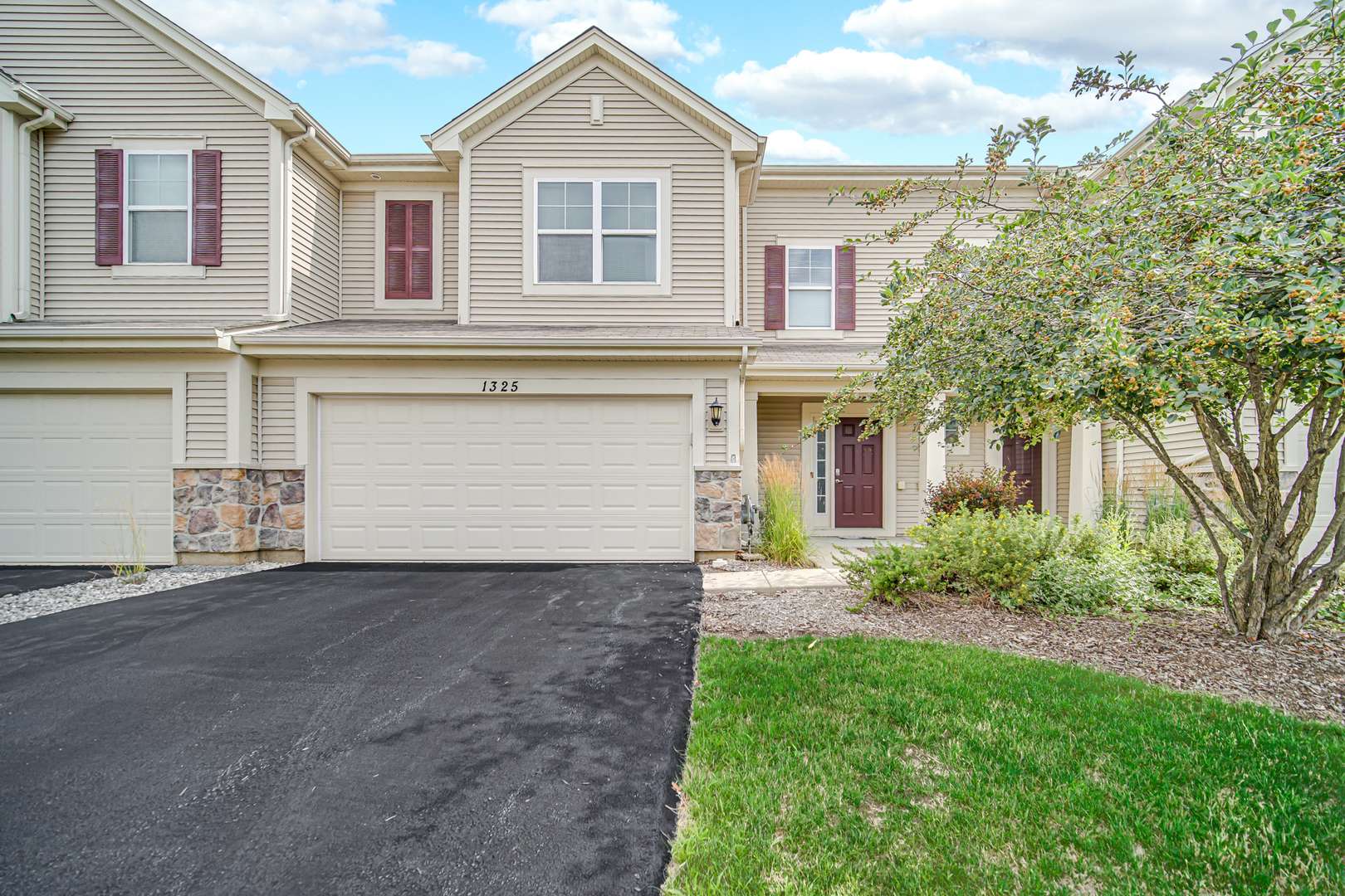 Pingree Grove, IL 60140,1325 Newport CIR