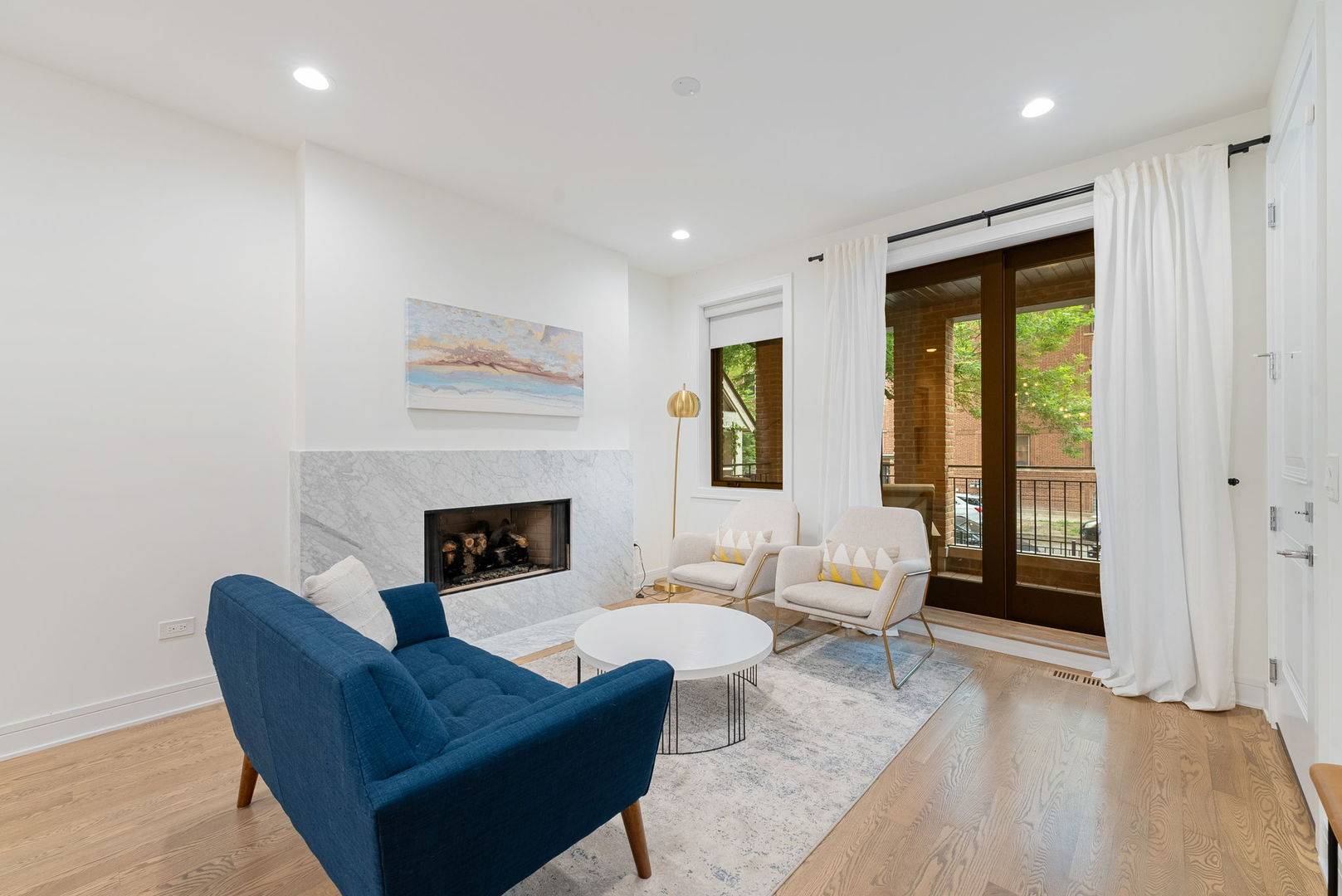 Chicago, IL 60614,832 W Altgeld ST #1