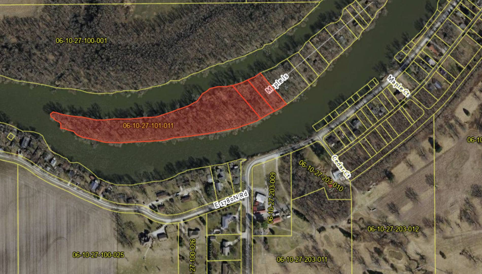 Momence, IL 60954,9 Maple Island