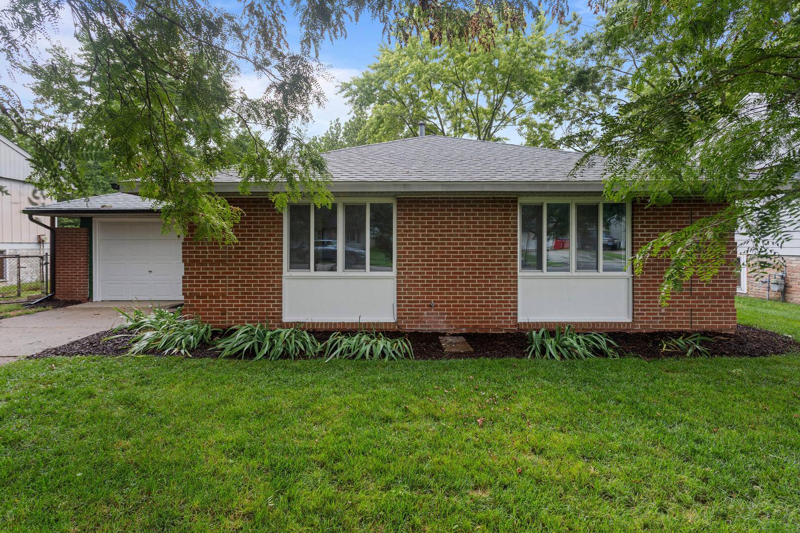 Champaign, IL 61821,908 Dogwood DR