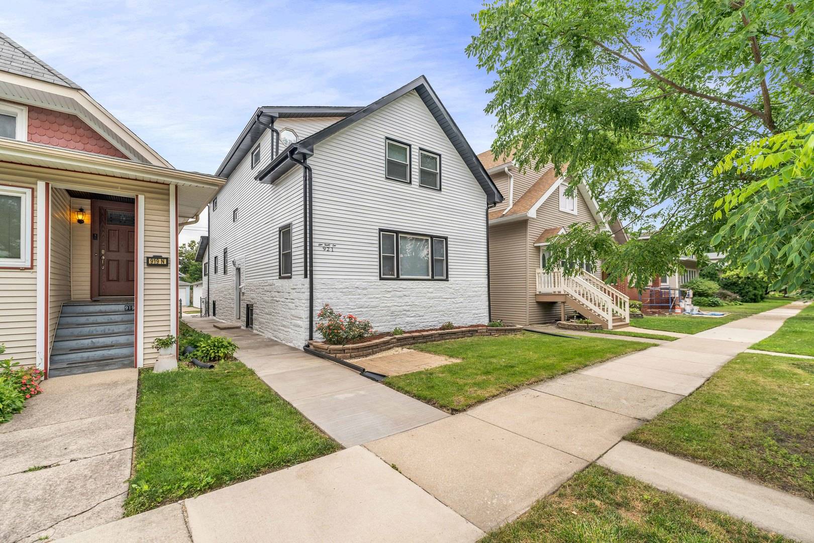 Oak Park, IL 60302,921 N Humphrey AVE
