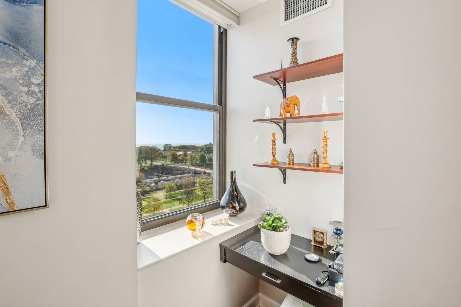 Chicago, IL 60604,310 S MICHIGAN AVE #702