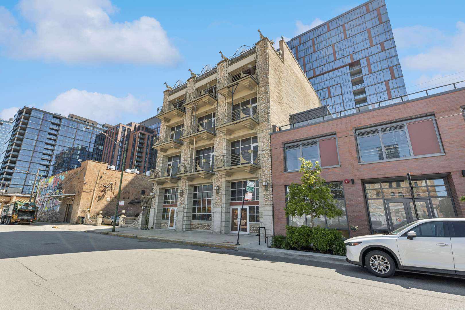 Chicago, IL 60607,165 N May ST