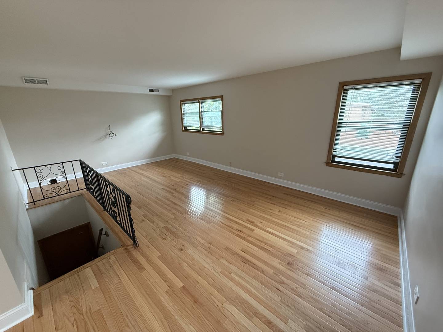 Chicago, IL 60646,6304 N Cicero AVE #2