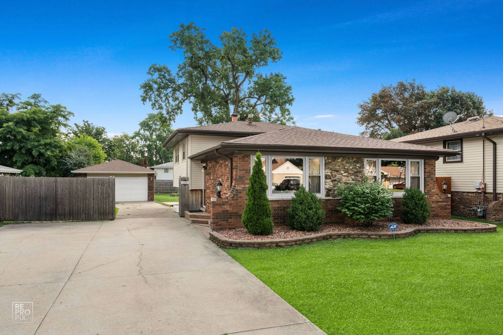 Worth, IL 60482,10909 s Neenah AVE