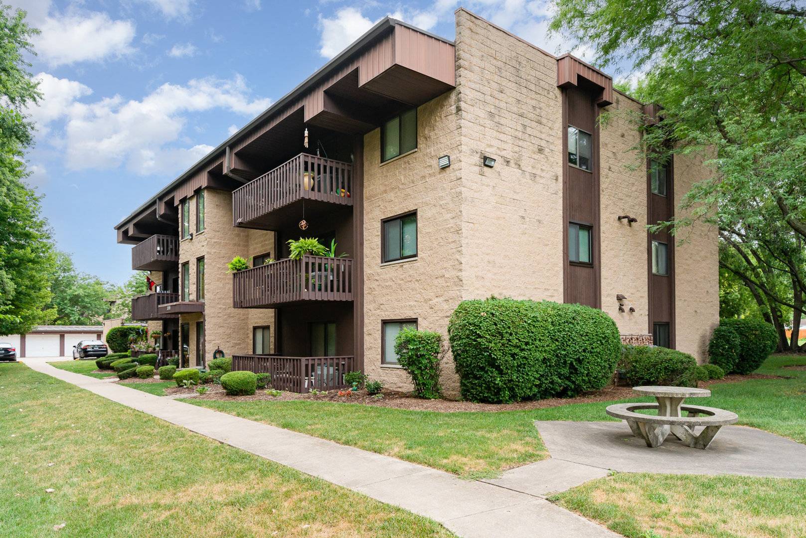 Joliet, IL 60435,3119 Ingalls AVE #3B