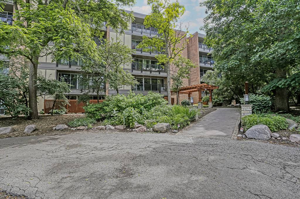 Lisle, IL 60532,5900 Oakwood DR #2H