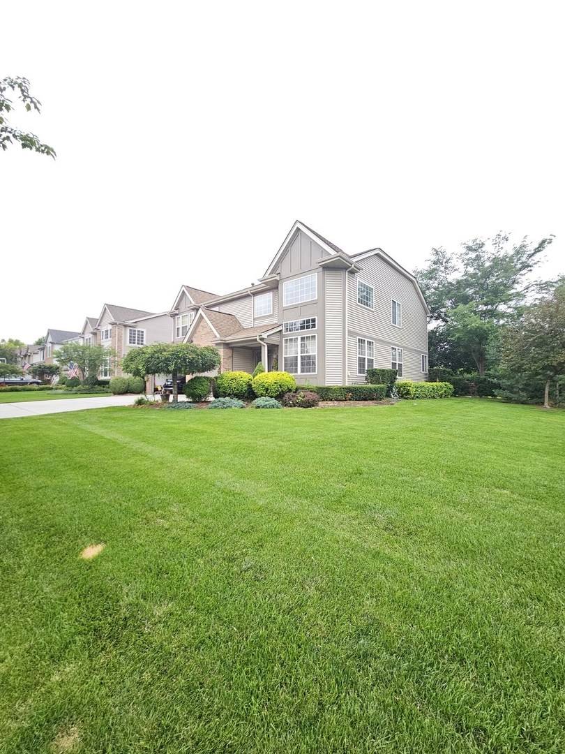 Cary, IL 60013,10 Montclair DR