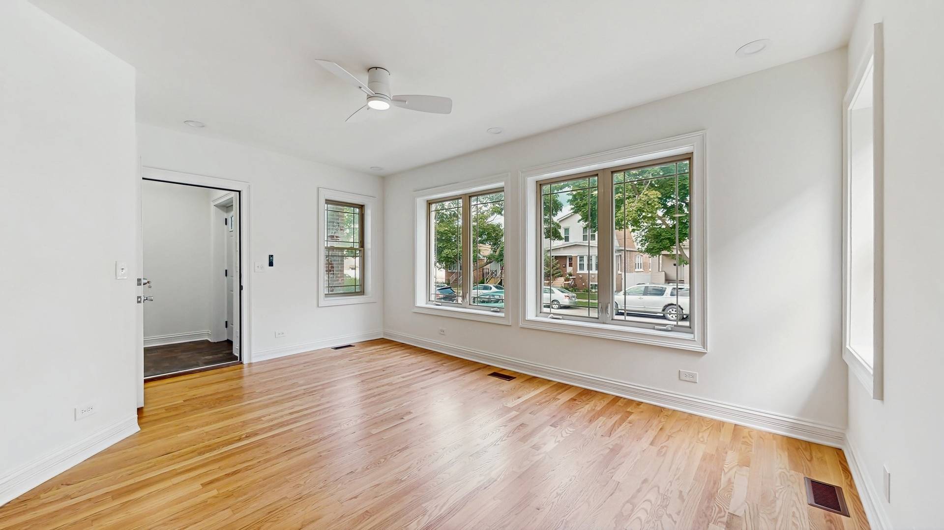 Chicago, IL 60641,4737 W Warwick AVE