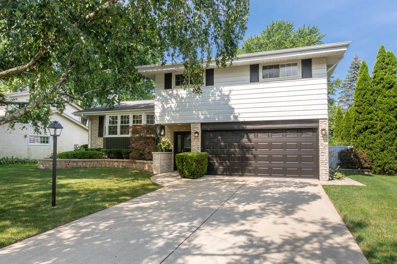 Mount Prospect, IL 60056,1008 N Newberry LN