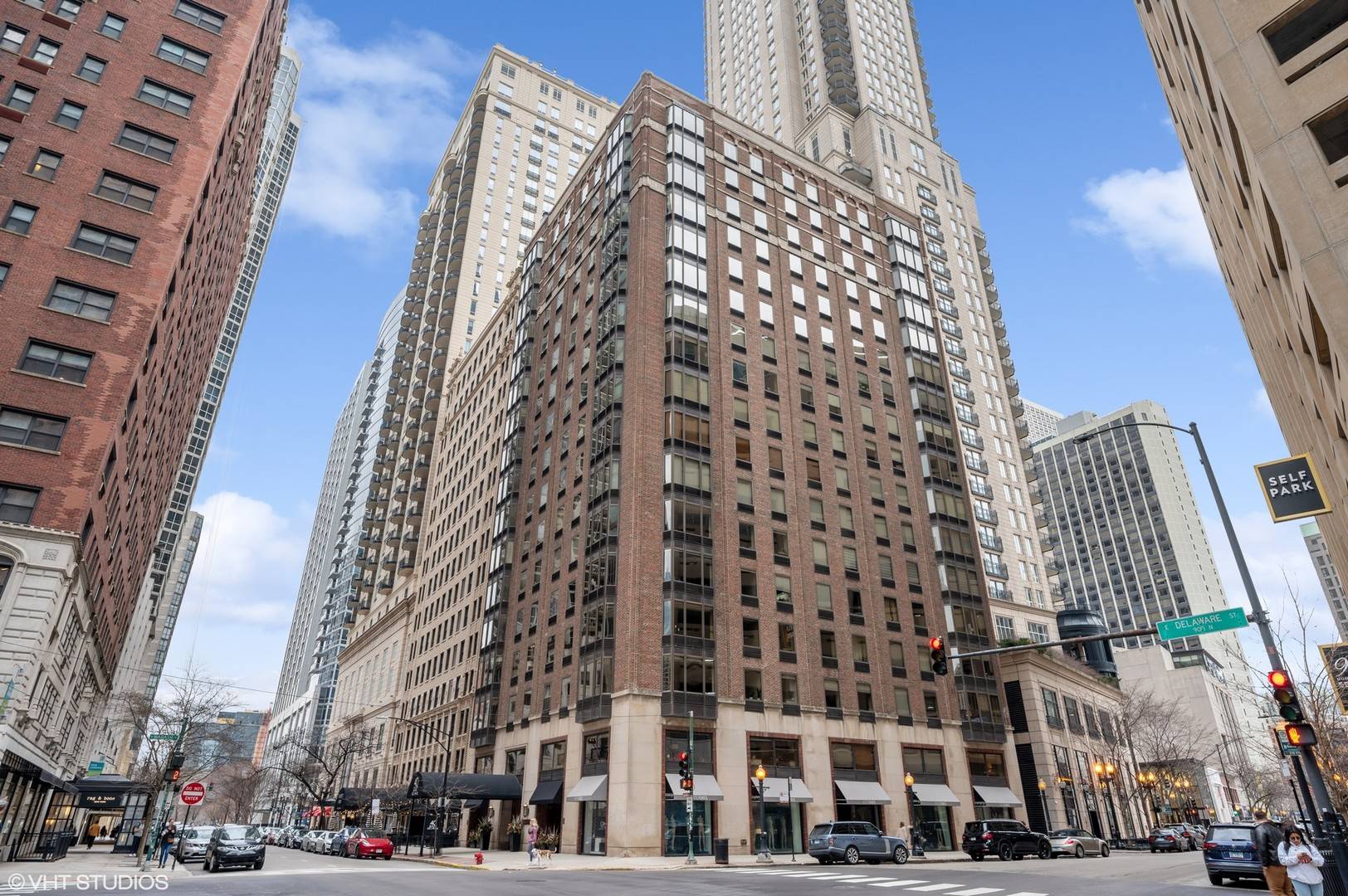 Chicago, IL 60611,40 E DELAWARE PL #1502