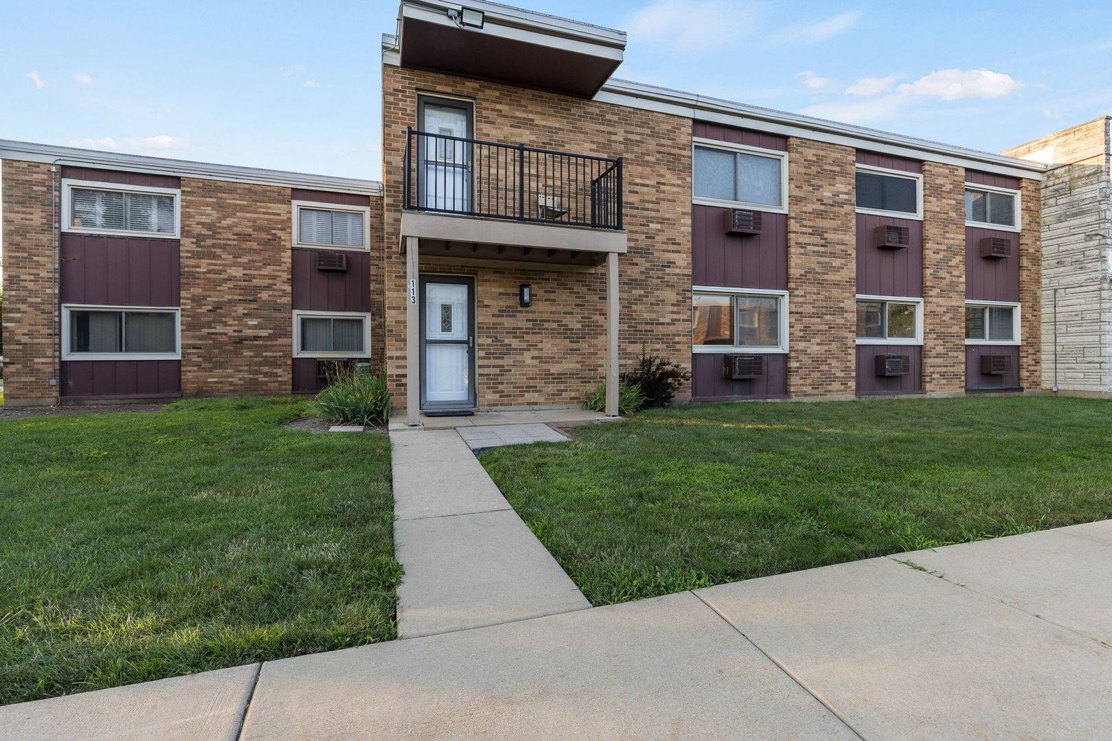 Lombard, IL 60148,1313 S Rebecca RD #113