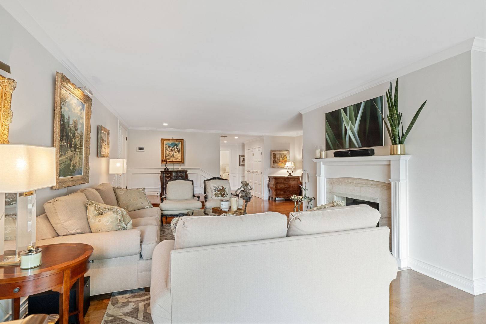 Oak Brook, IL 60523,5 Oak Brook Club DR #N303
