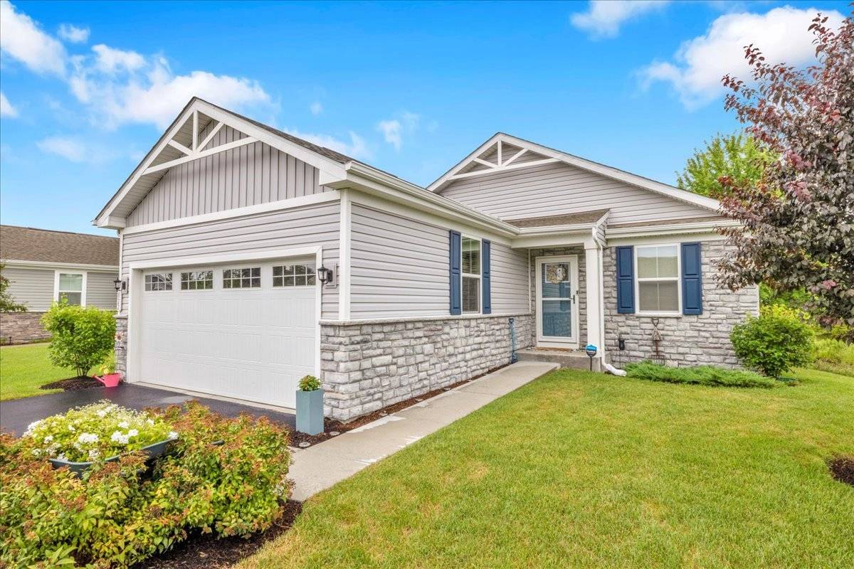 Yorkville, IL 60560,4822 W Millbrook CIR