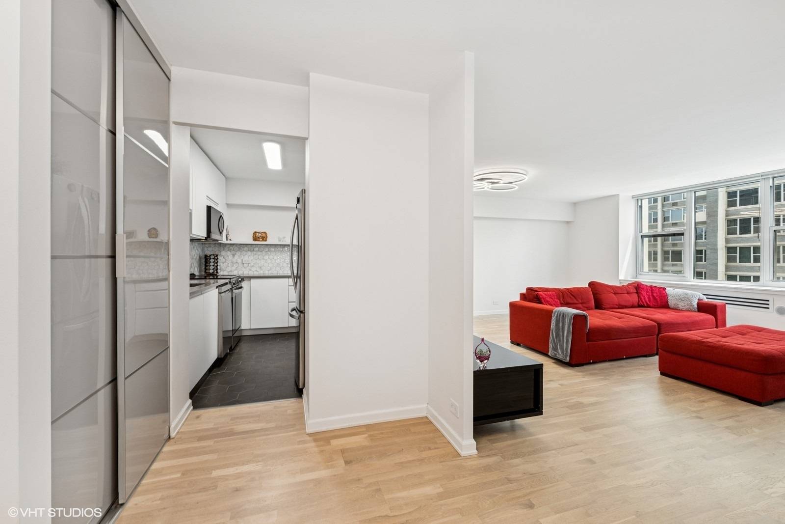 Chicago, IL 60613,4250 N Marine DR #429