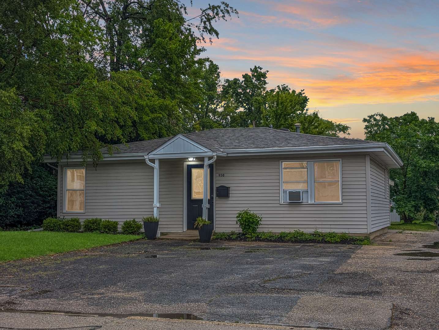Naperville, IL 60563,950 N BRAINARD ST