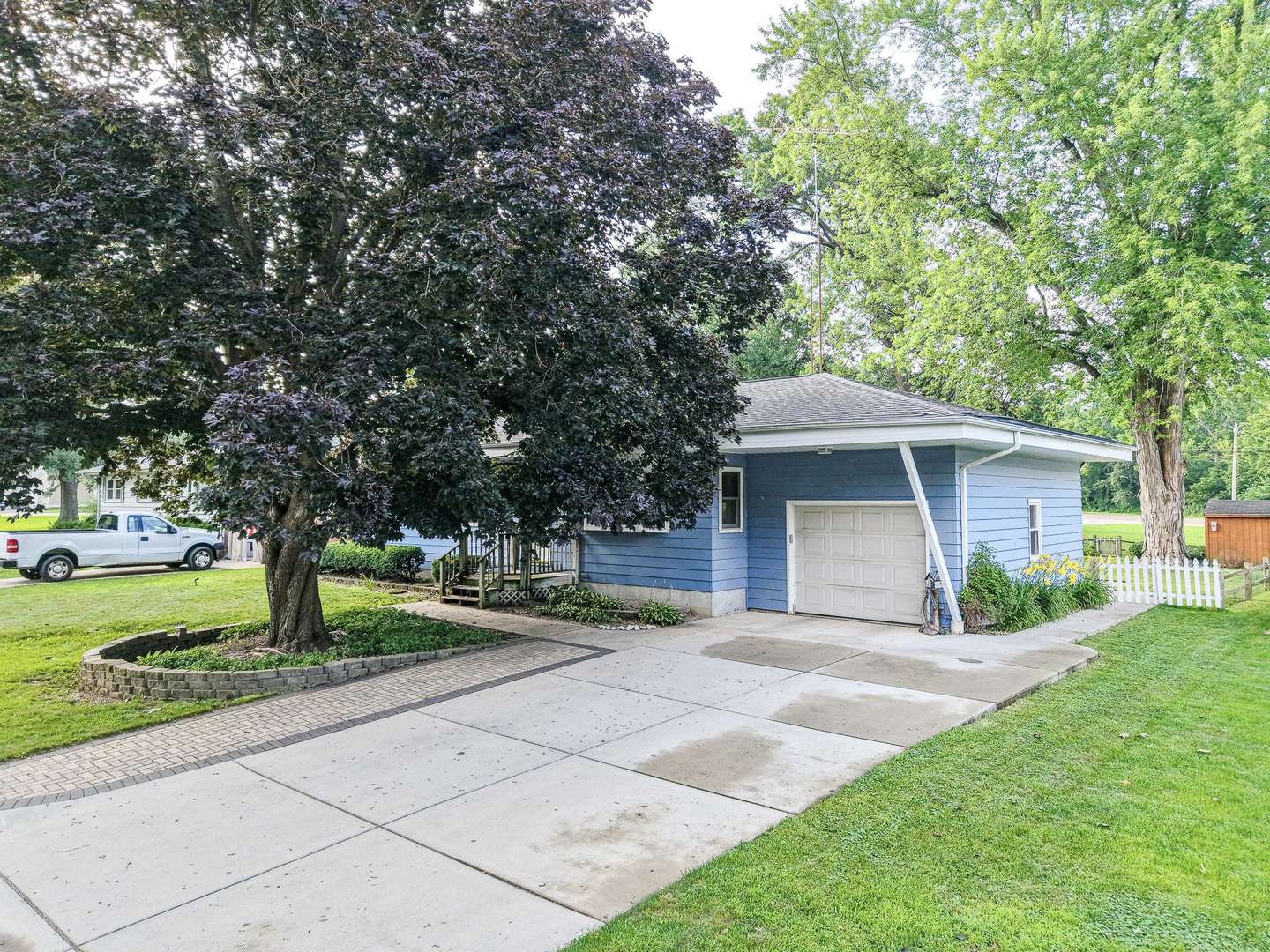 Genoa, IL 60135,416 Holly CT