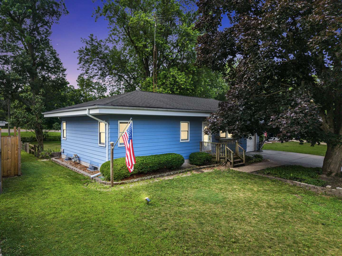 Genoa, IL 60135,416 Holly CT