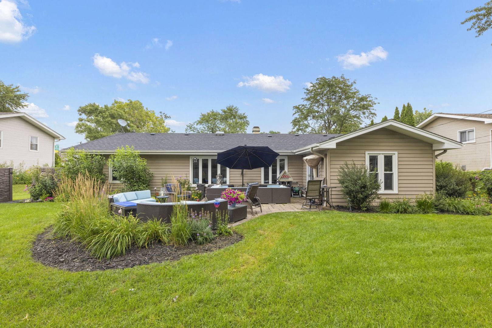 Lombard, IL 60148,2S070 Colonial LN