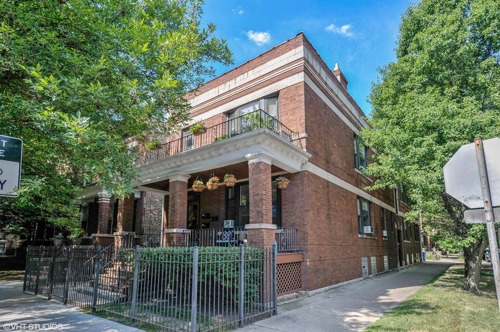 Chicago, IL 60618,4258 N Damen AVE #1