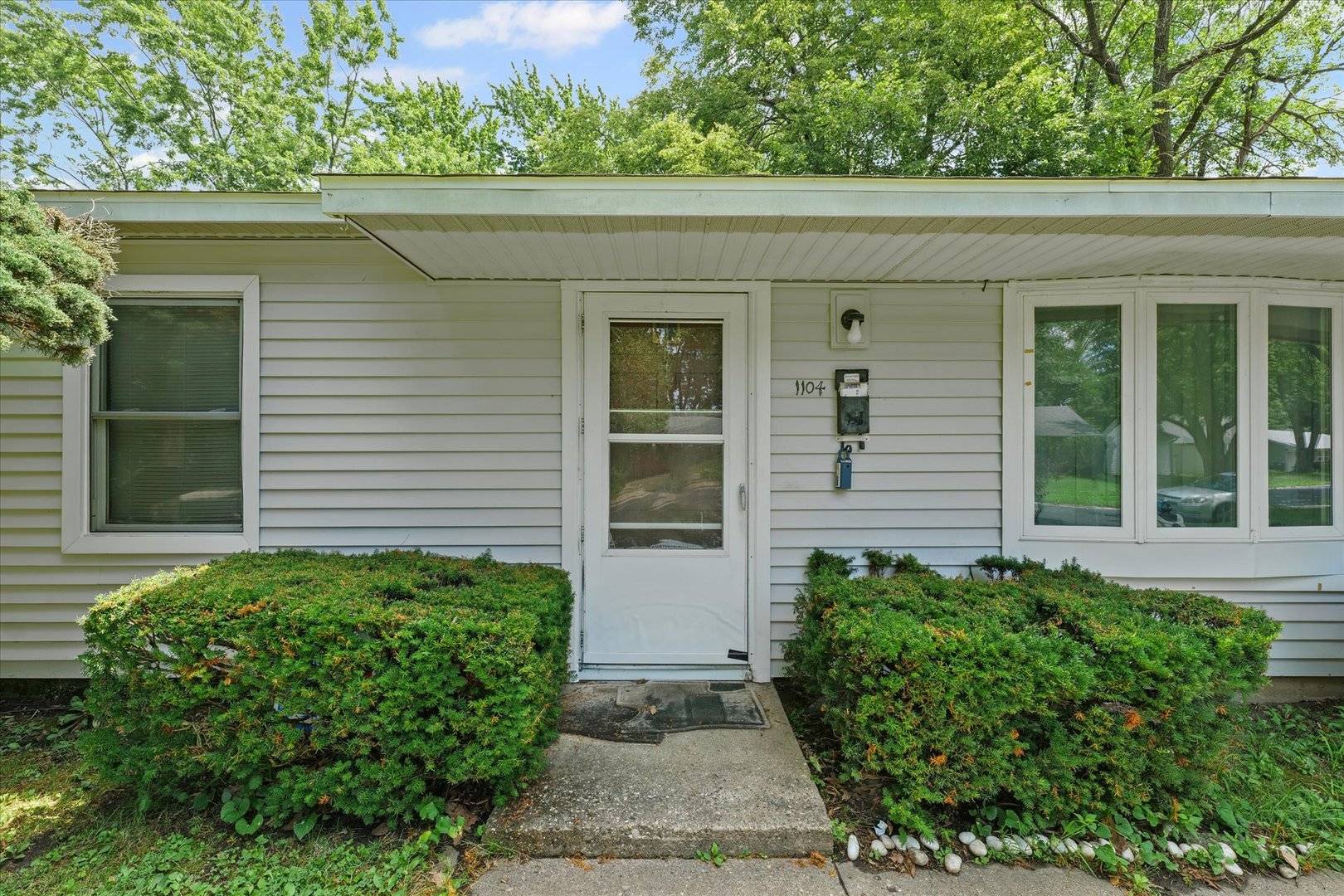 Urbana, IL 61802,1104 Lanore DR