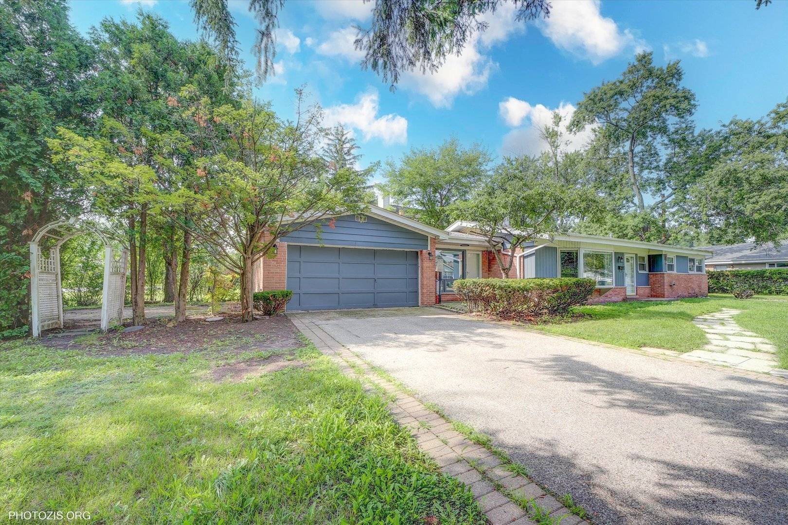 Glenview, IL 60025,2411 Fontana DR