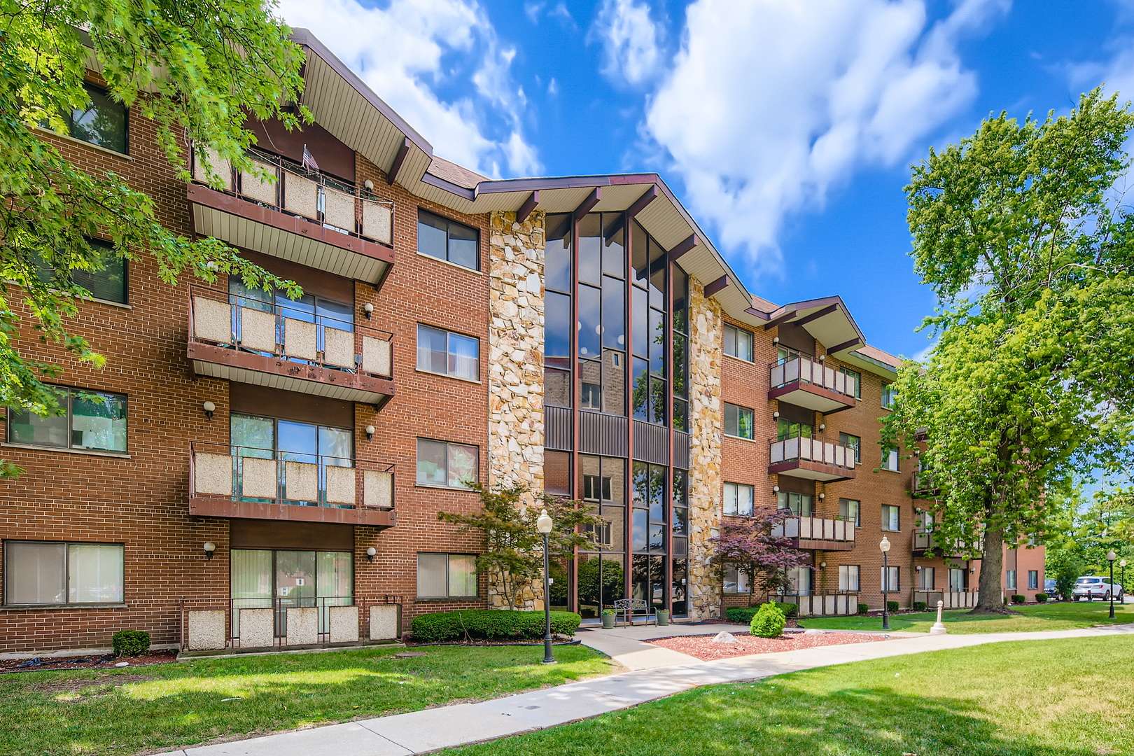 Homewood, IL 60430,2311 183rd ST #309