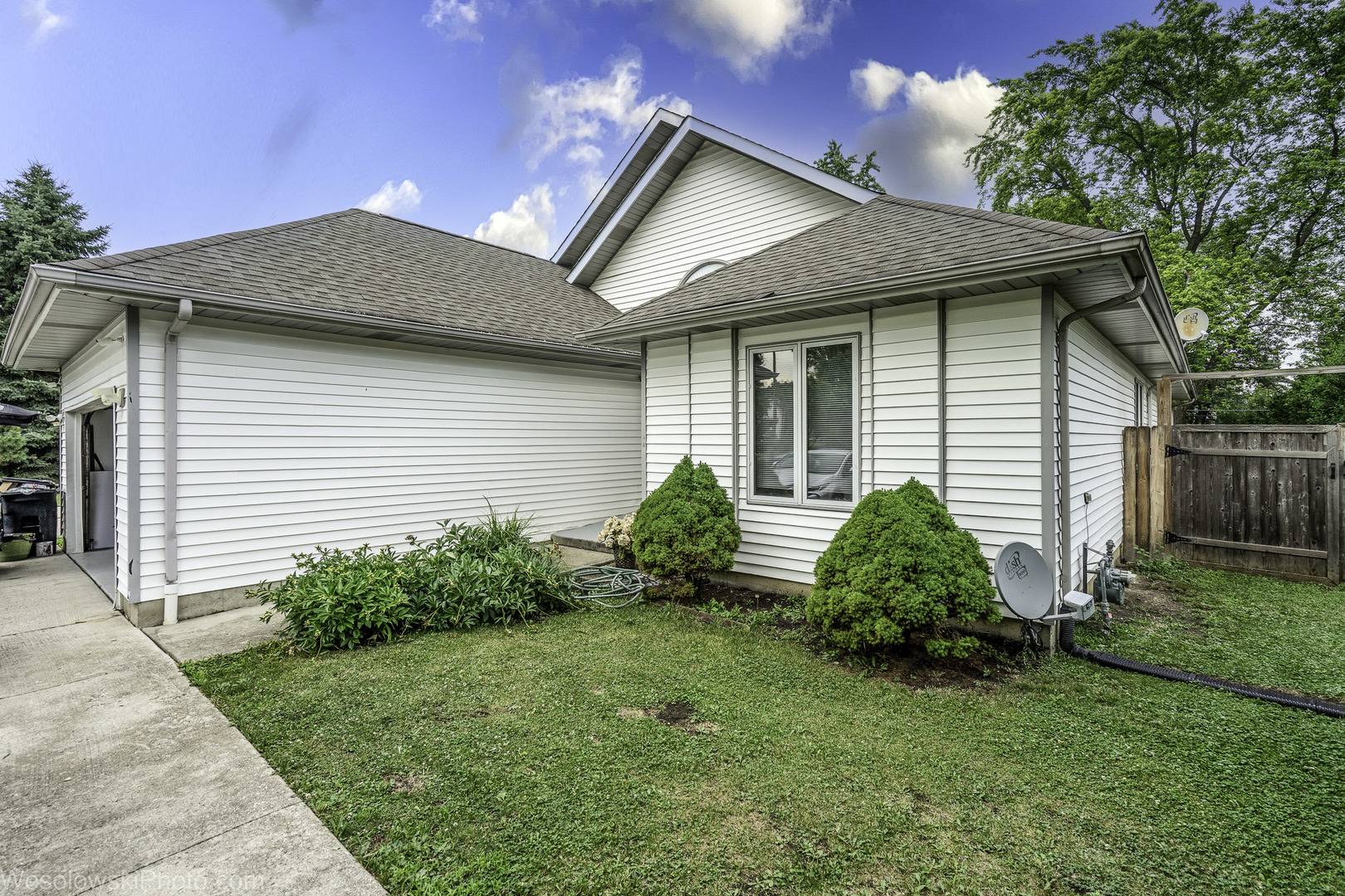 Prairie View, IL 60069,20739 N WEILAND RD