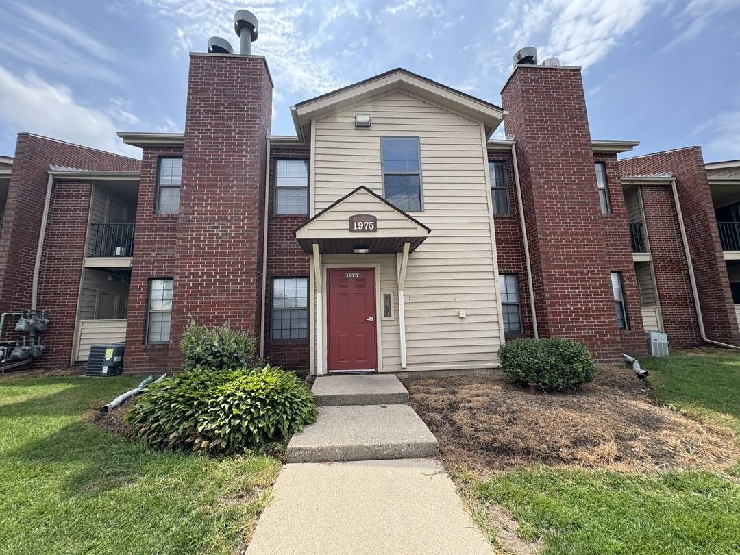 Palatine, IL 60074,1975 N Hicks RD #108
