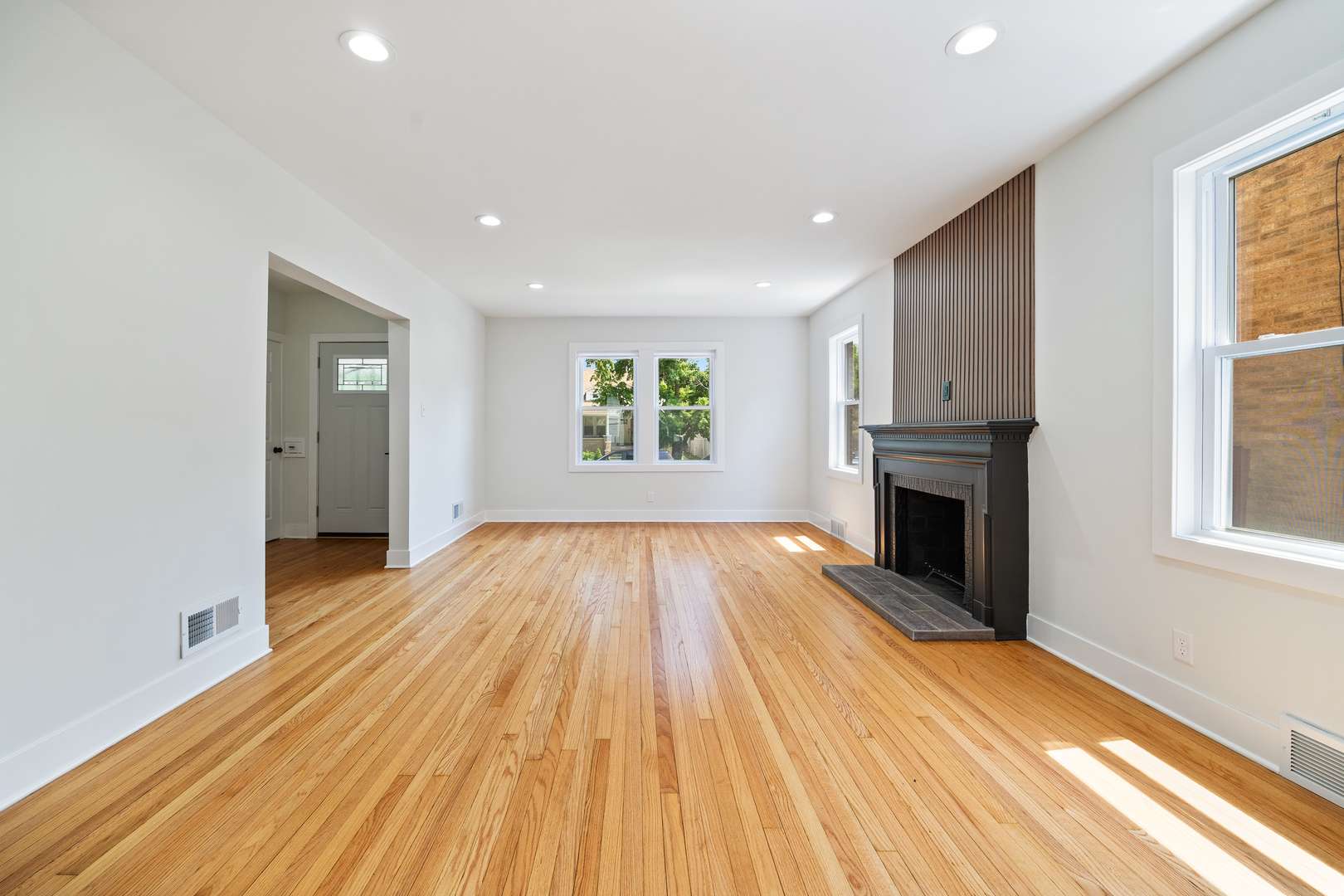 Chicago, IL 60628,11304 S Lowe AVE